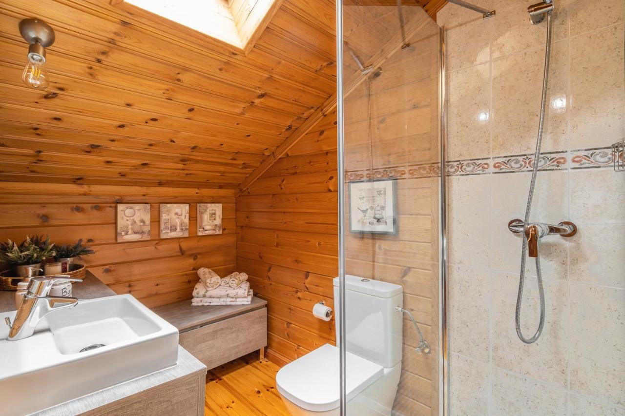 Espléndida cabaña de madera frente al río Ter Camprodon Exterior foto